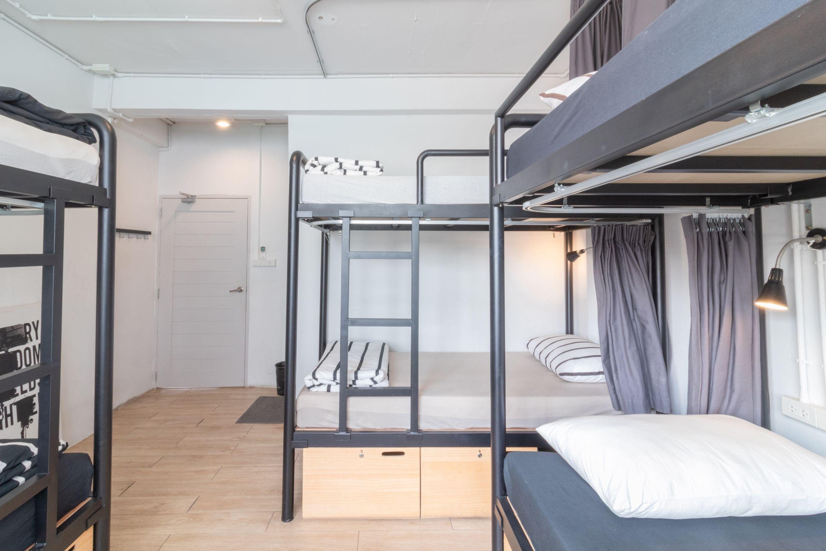 Beige Poshtels + Netflix Hostel Bangkok Ngoại thất bức ảnh