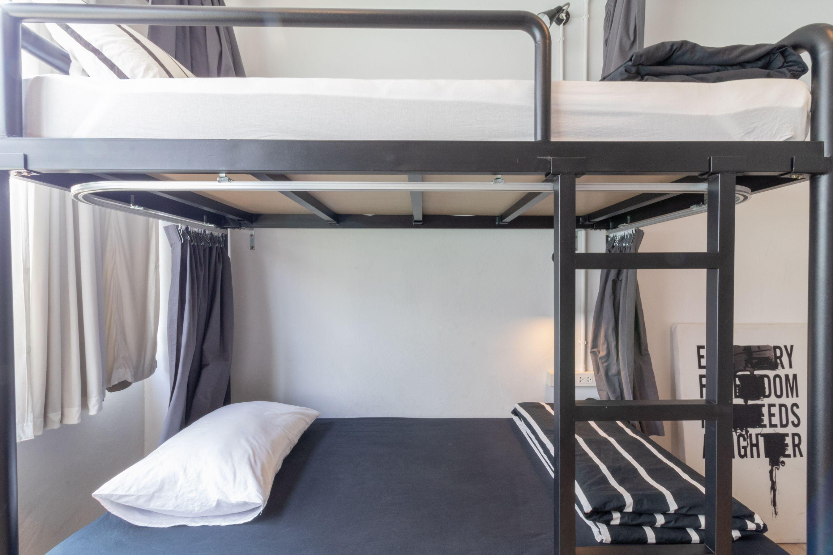 Beige Poshtels + Netflix Hostel Bangkok Ngoại thất bức ảnh