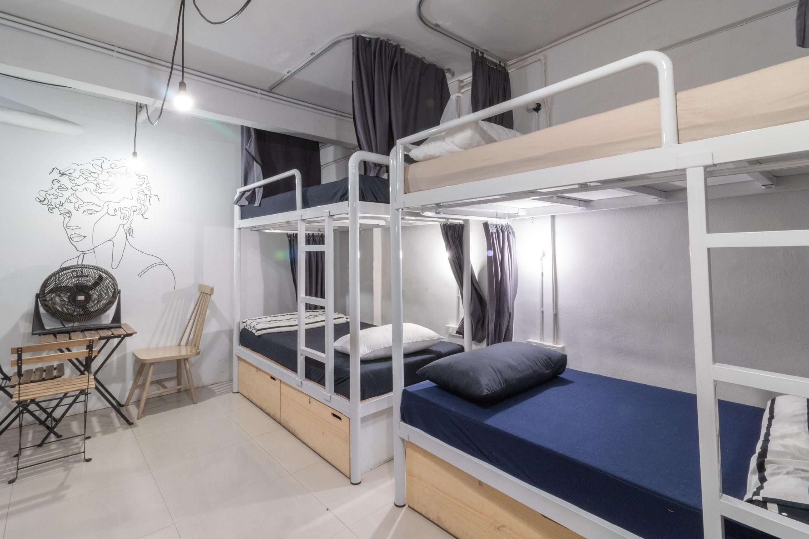 Beige Poshtels + Netflix Hostel Bangkok Ngoại thất bức ảnh
