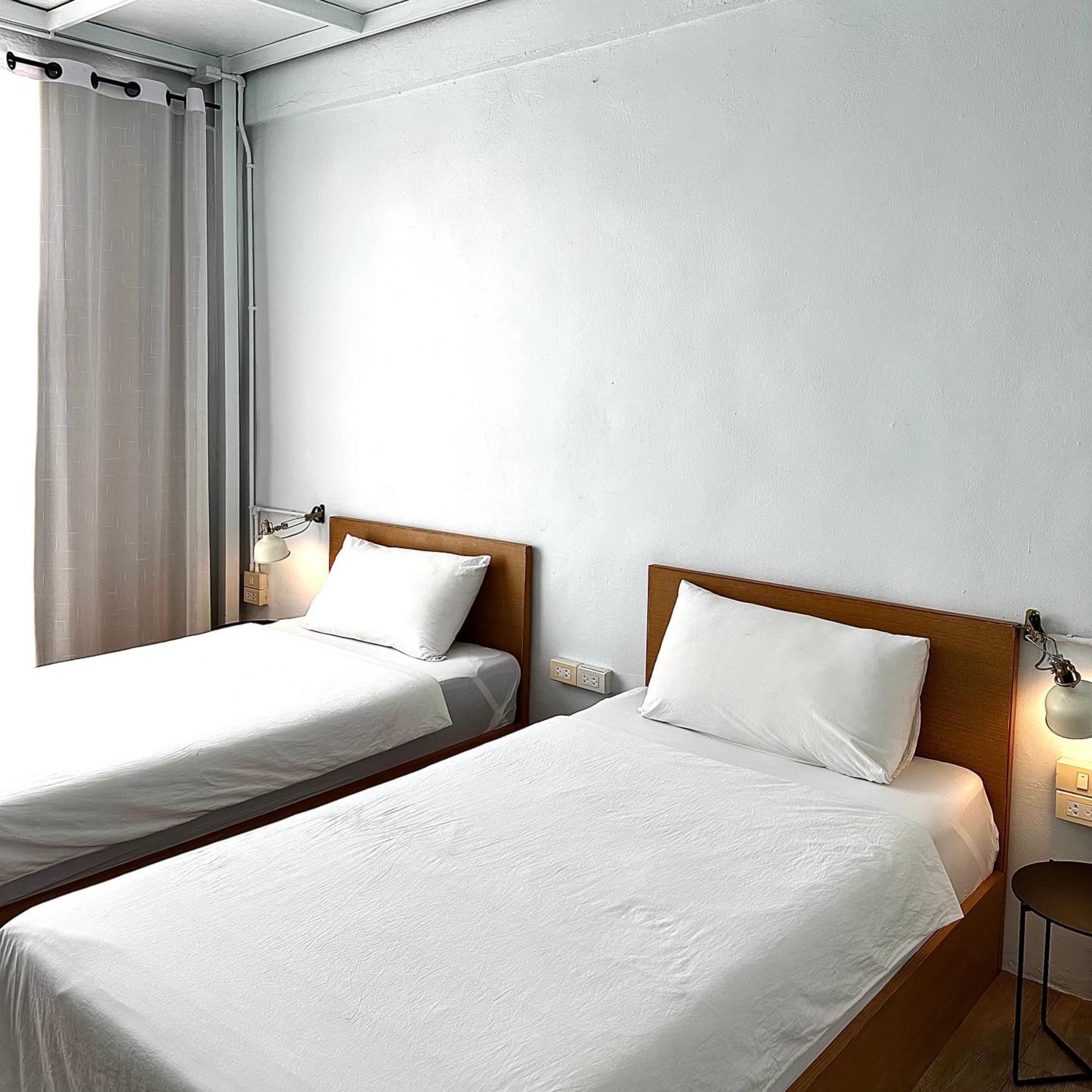 Beige Poshtels + Netflix Hostel Bangkok Ngoại thất bức ảnh