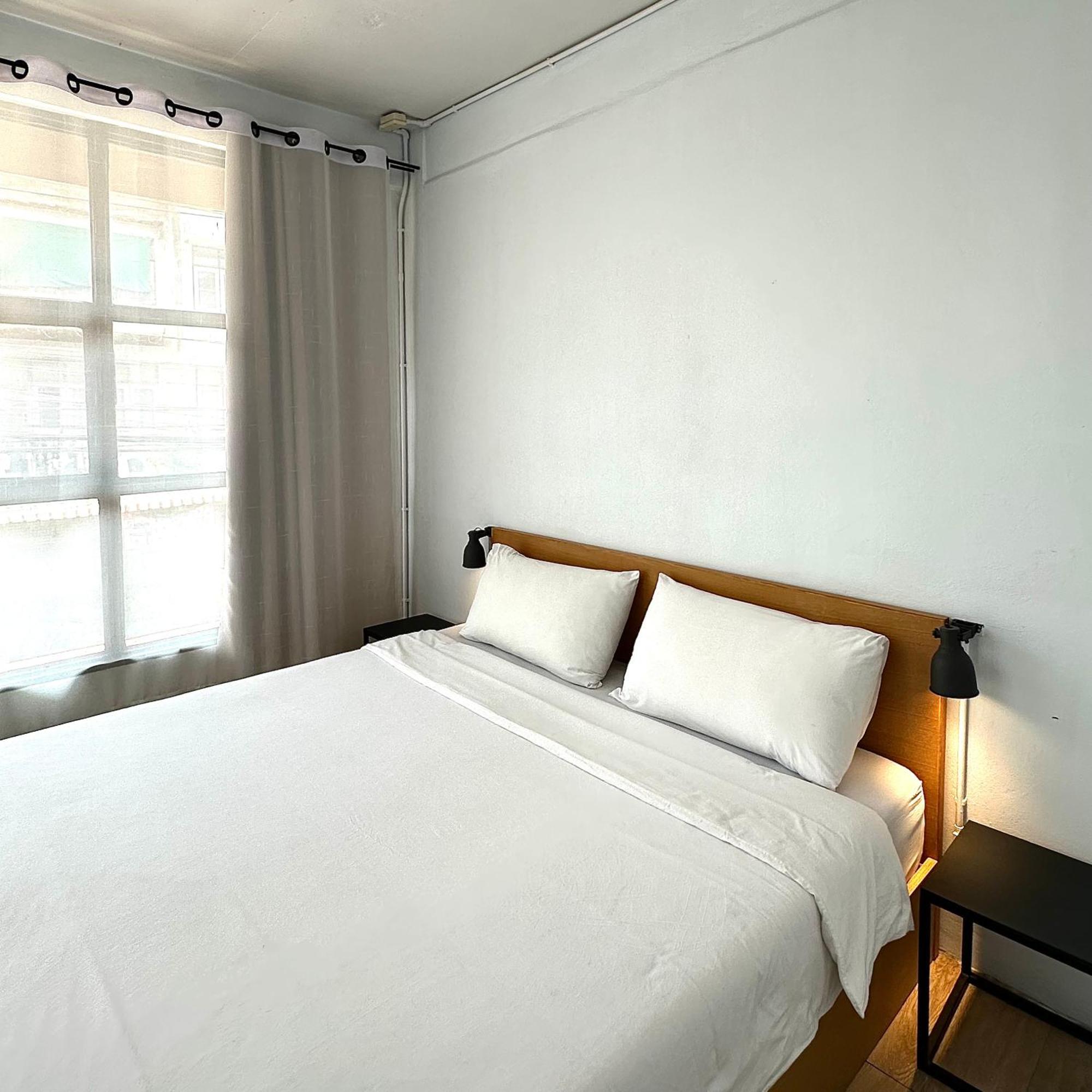 Beige Poshtels + Netflix Hostel Bangkok Ngoại thất bức ảnh