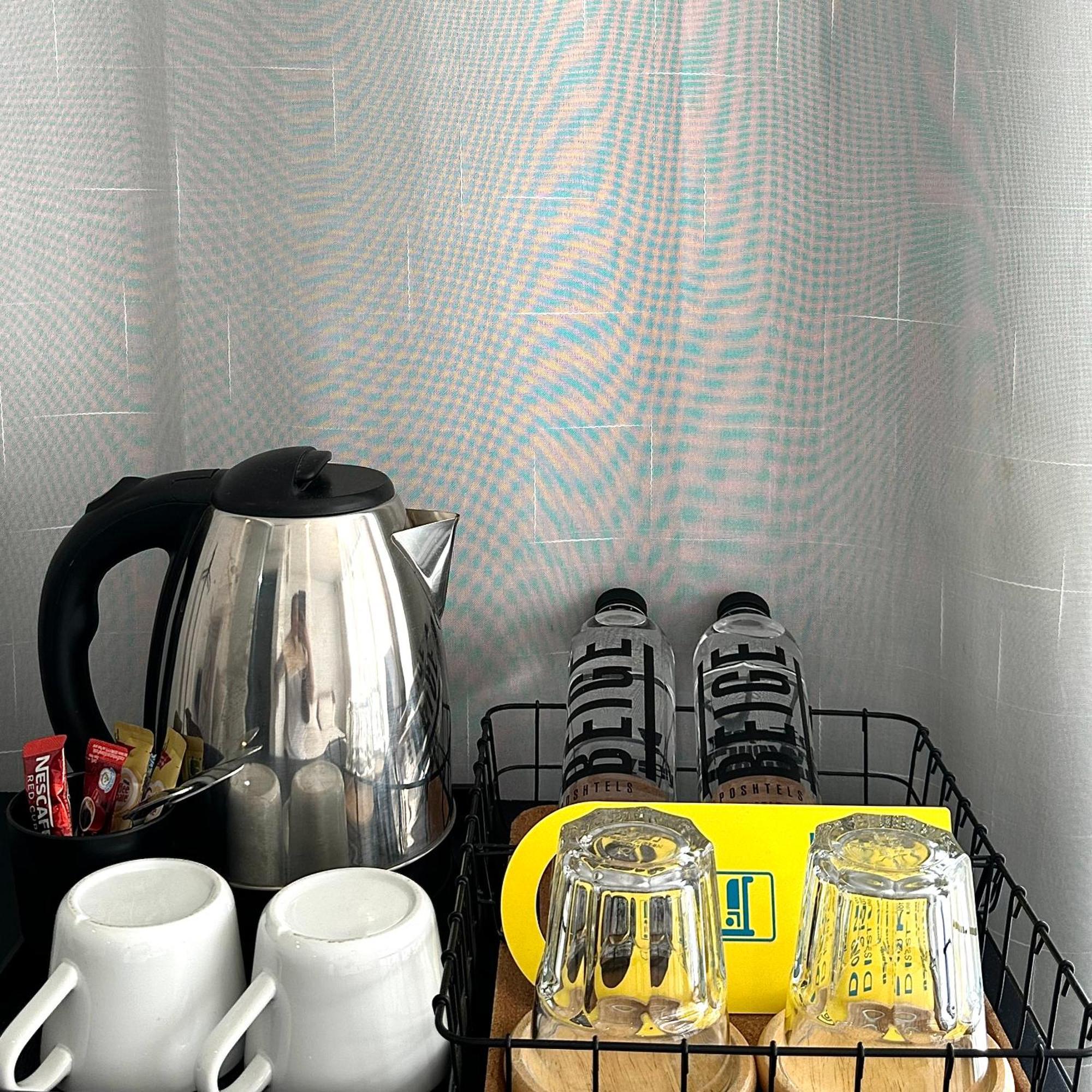 Beige Poshtels + Netflix Hostel Bangkok Ngoại thất bức ảnh