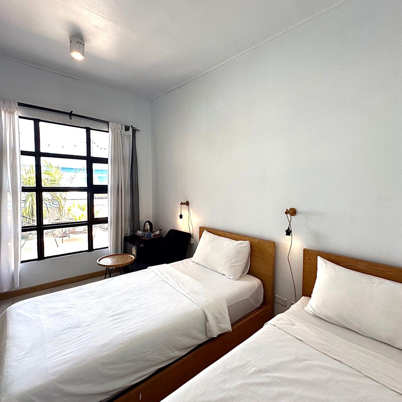 Beige Poshtels + Netflix Hostel Bangkok Ngoại thất bức ảnh