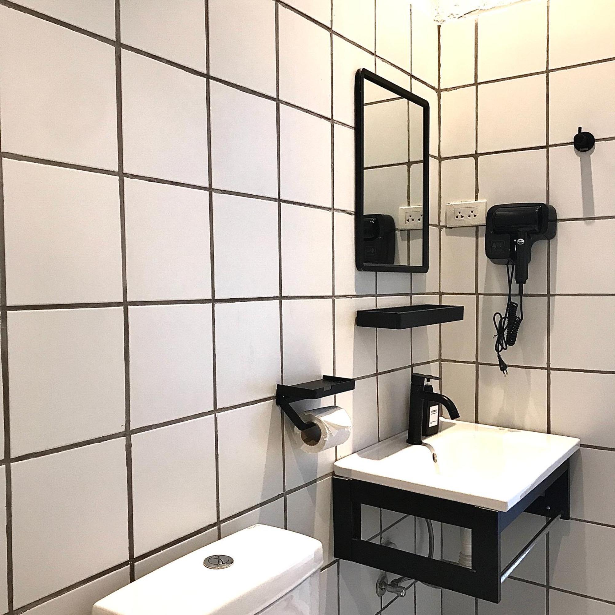 Beige Poshtels + Netflix Hostel Bangkok Ngoại thất bức ảnh