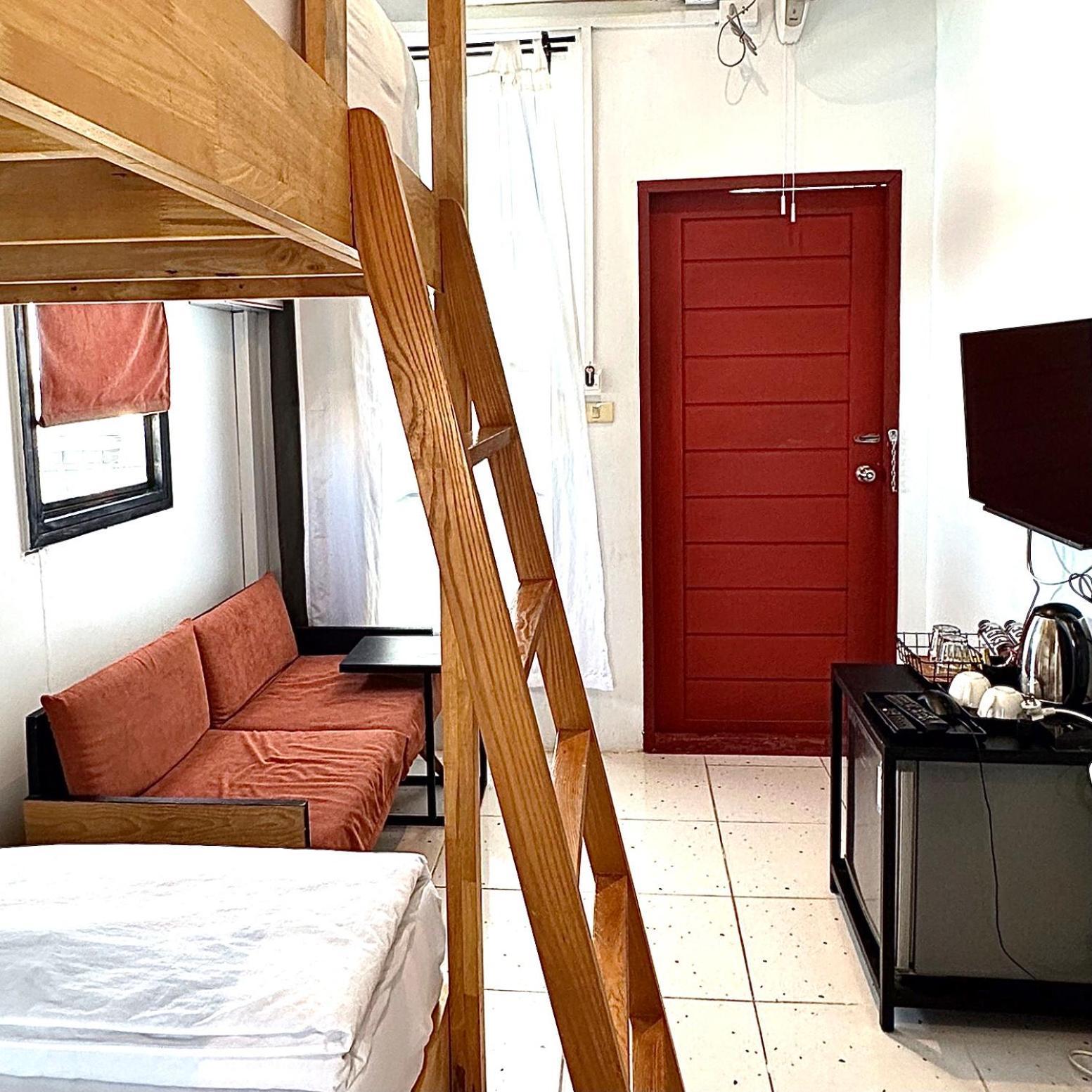 Beige Poshtels + Netflix Hostel Bangkok Ngoại thất bức ảnh
