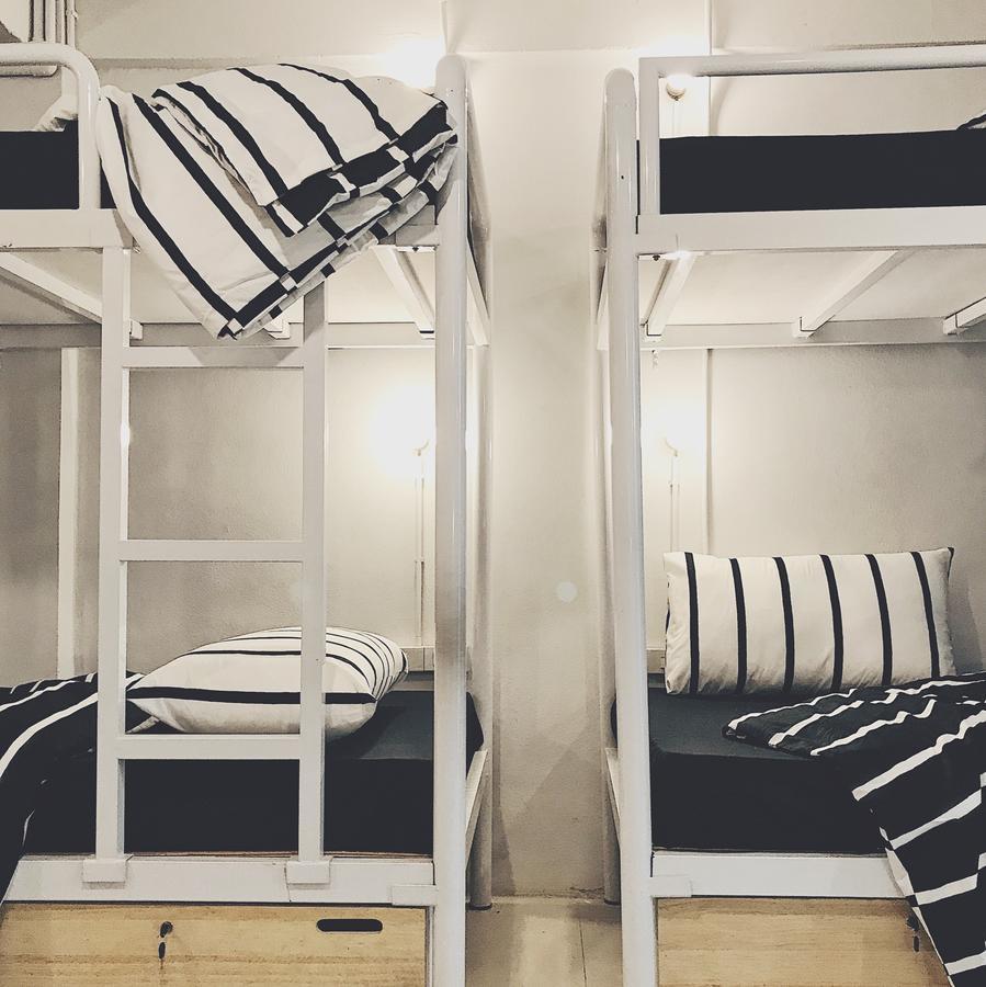 Beige Poshtels + Netflix Hostel Bangkok Ngoại thất bức ảnh