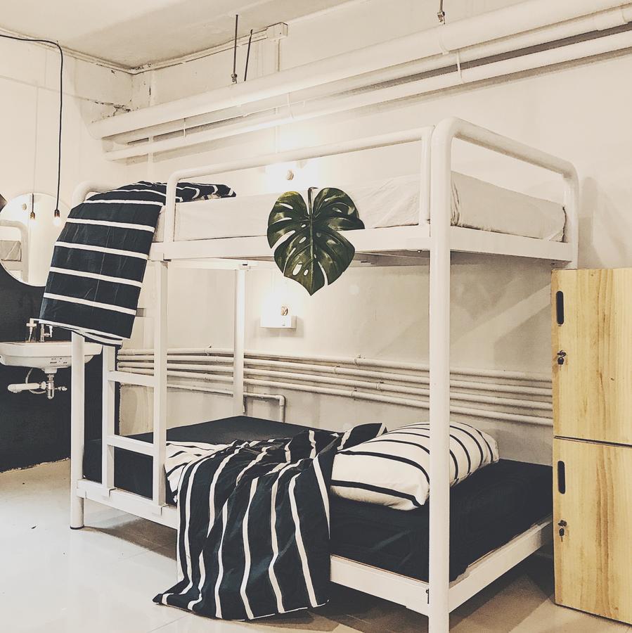 Beige Poshtels + Netflix Hostel Bangkok Ngoại thất bức ảnh
