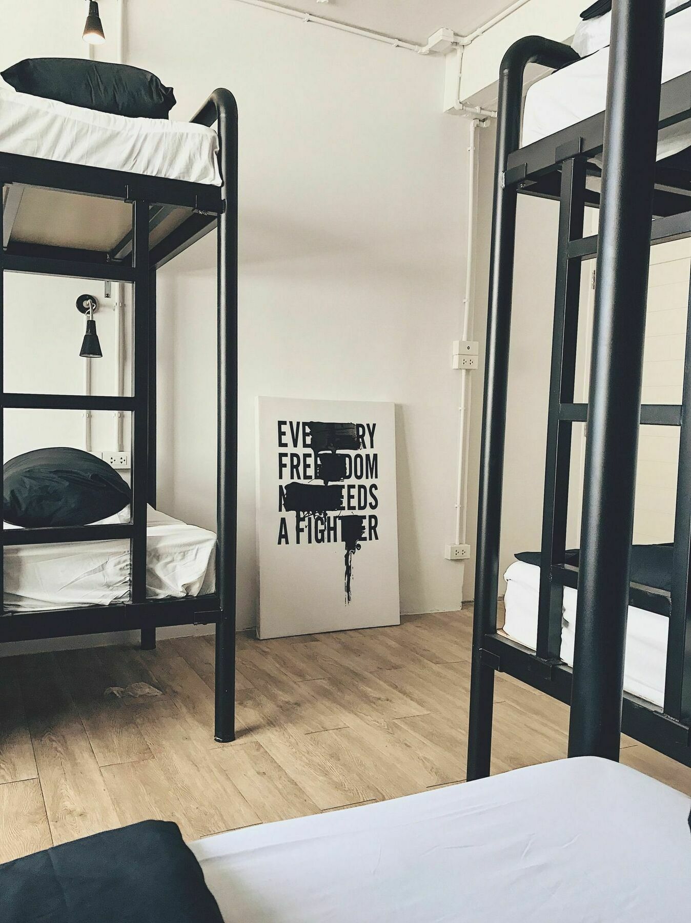 Beige Poshtels + Netflix Hostel Bangkok Ngoại thất bức ảnh