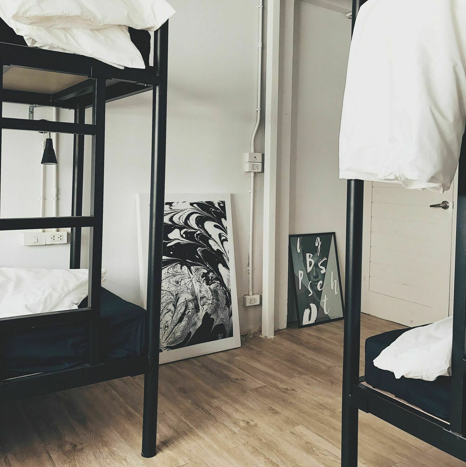 Beige Poshtels + Netflix Hostel Bangkok Ngoại thất bức ảnh